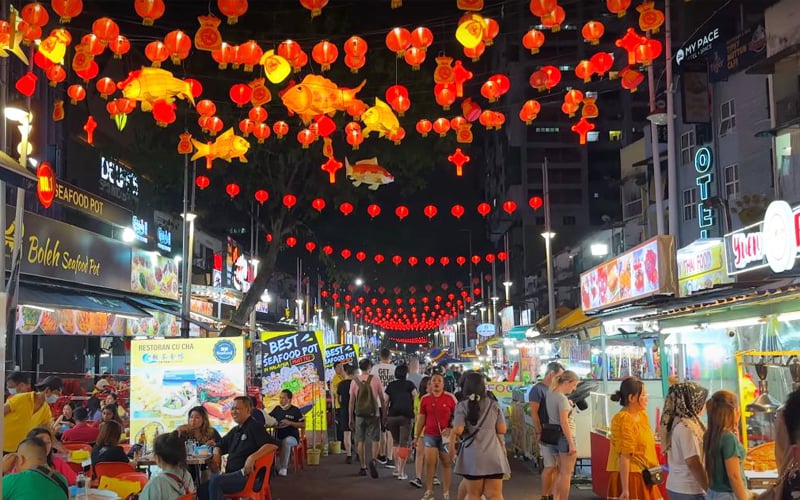 Berburu Kuliner di Jalan Alor, Kuala Lumpur - speckledtroutrodeo.com