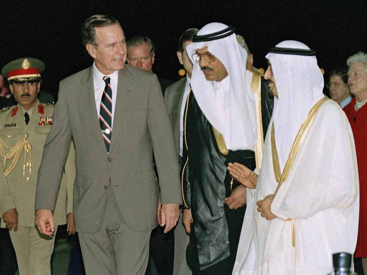 Mengelola Krisis: Kepemimpinan George H. W. Bush dalam Konflik